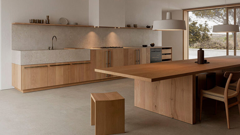 Cocina abierta al salón y al paisaje diseñada por REKKER.