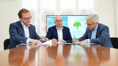 Firma del acuerdo entre Cata Group, ATADES y Jeelperg en Zaragoza.