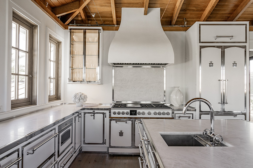 Cocina profesional Fiorentina con seis quemadores y hornos multifunción.