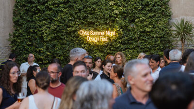 Asistentes durante la quinta edición de Clysa Summer Night celebrada en el showroom de Clysa en Sant Feliu de Llobregat.