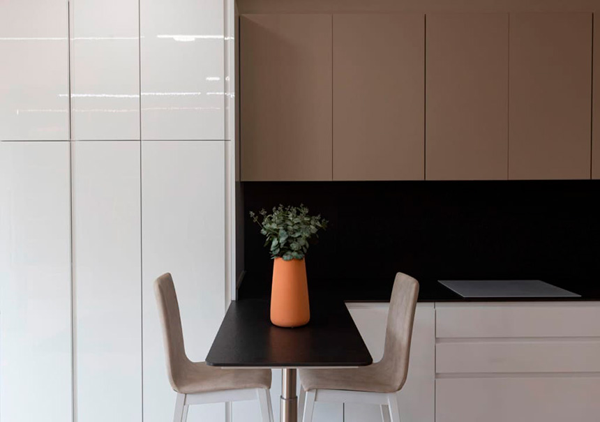 Cocina moderna Antalia con colores tendencia 2026.