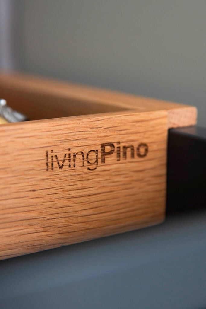 Detalle de acabados de la nueva colección de armarios LivingPino
