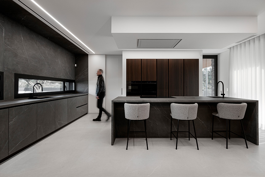 Cocina contemporánea DoimoCucine con isla en Portugal