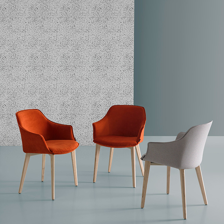 Silla Kedua con patas de madera de Moblibérica