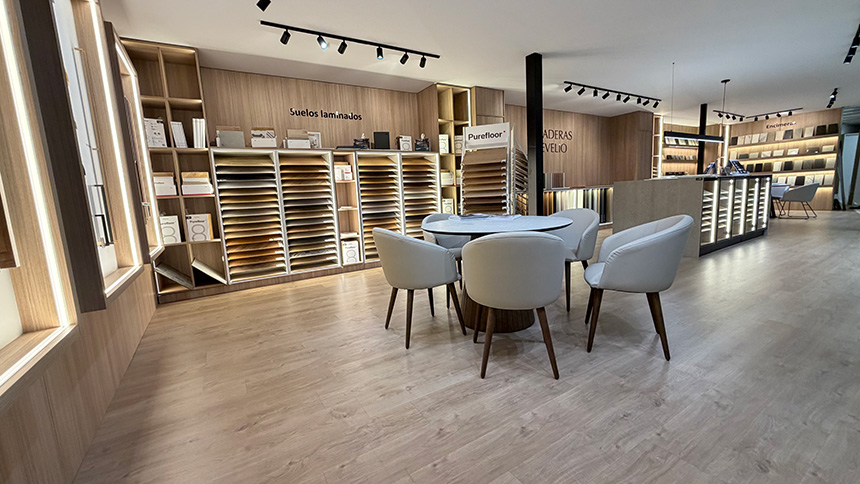 Showroom de superficies RAUVISIO de REHAU en Maderas Evelio, Tenerife