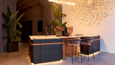 Zum Zeri de SCIC Italia, cocina de diseño con isla central monolítica