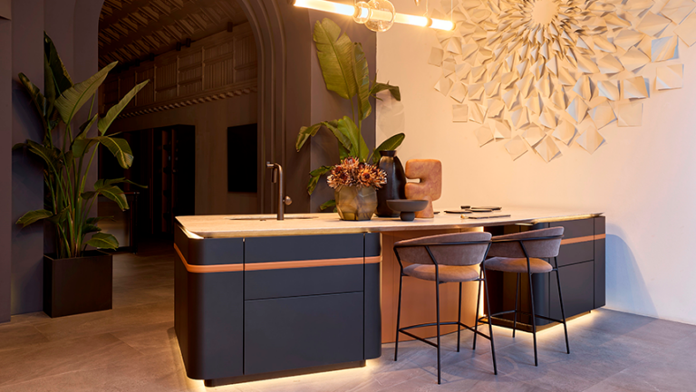 Zum Zeri de SCIC Italia, cocina de diseño con isla central monolítica