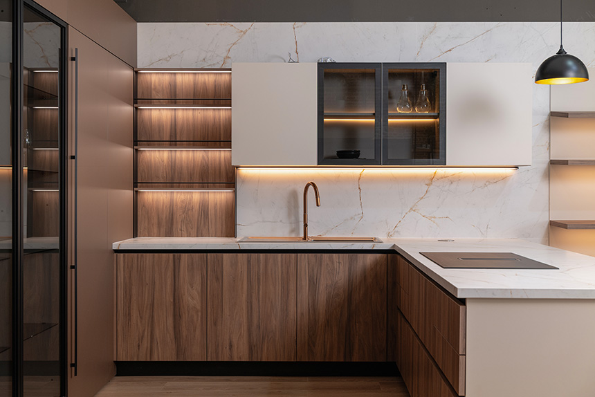 Superficie Venatino Gold de Ceratop de Cupa Stone aplicada en una cocina