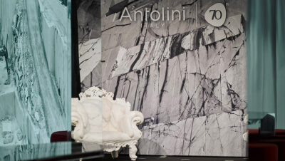 Stand de Antolini en Marmomac 2026 diseñado por Alessandro La Spada