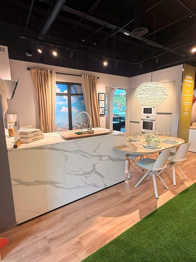 Cocina de diseño a medida en la tienda Èggo Burjassot
