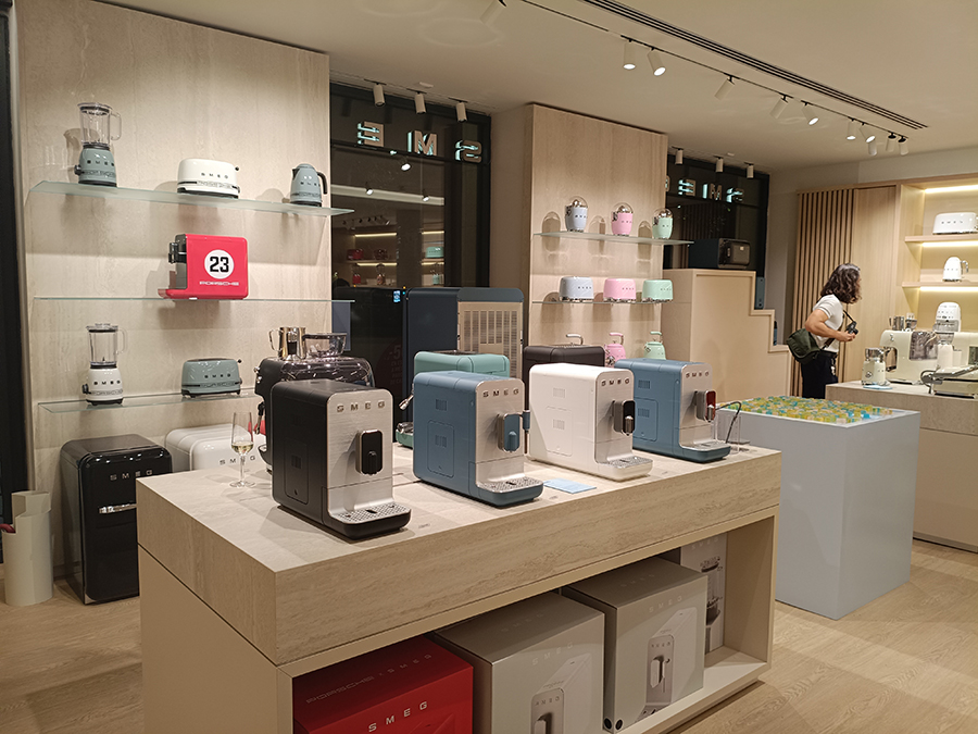 Smeg estrena su primera tienda insignia en España